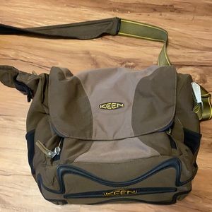 Keen Messenger laptop bag.